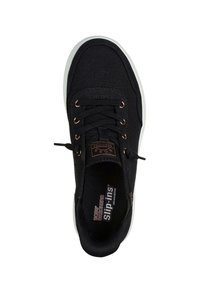 Scarpa nera slip-on con sopra in tessuto testurizzato, punta tonda, occhielli in rame e suola in gomma bianca, con logo sulla soletta.