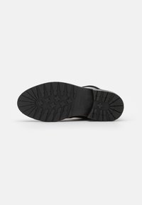 AllSaints Stivaletti stringati - black