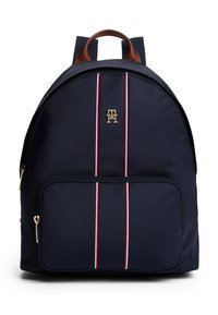 Σακίδιο πλάτης από ναυτικό νάιλον με καφέ δερμάτινη λαβή και χρυσό λογότυπο. Διαθέτει δύο κάθετες κόκκινες και λευκές ρίγες και εμπρόσθια τσέπη με φερμουάρ.