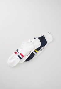 Fehér, tengerészkék és sötétkék pamut bokazokni. "TOMMY JEANS" logóval és színes csíkokkal. Simább textúra és bordázott szegélyek.