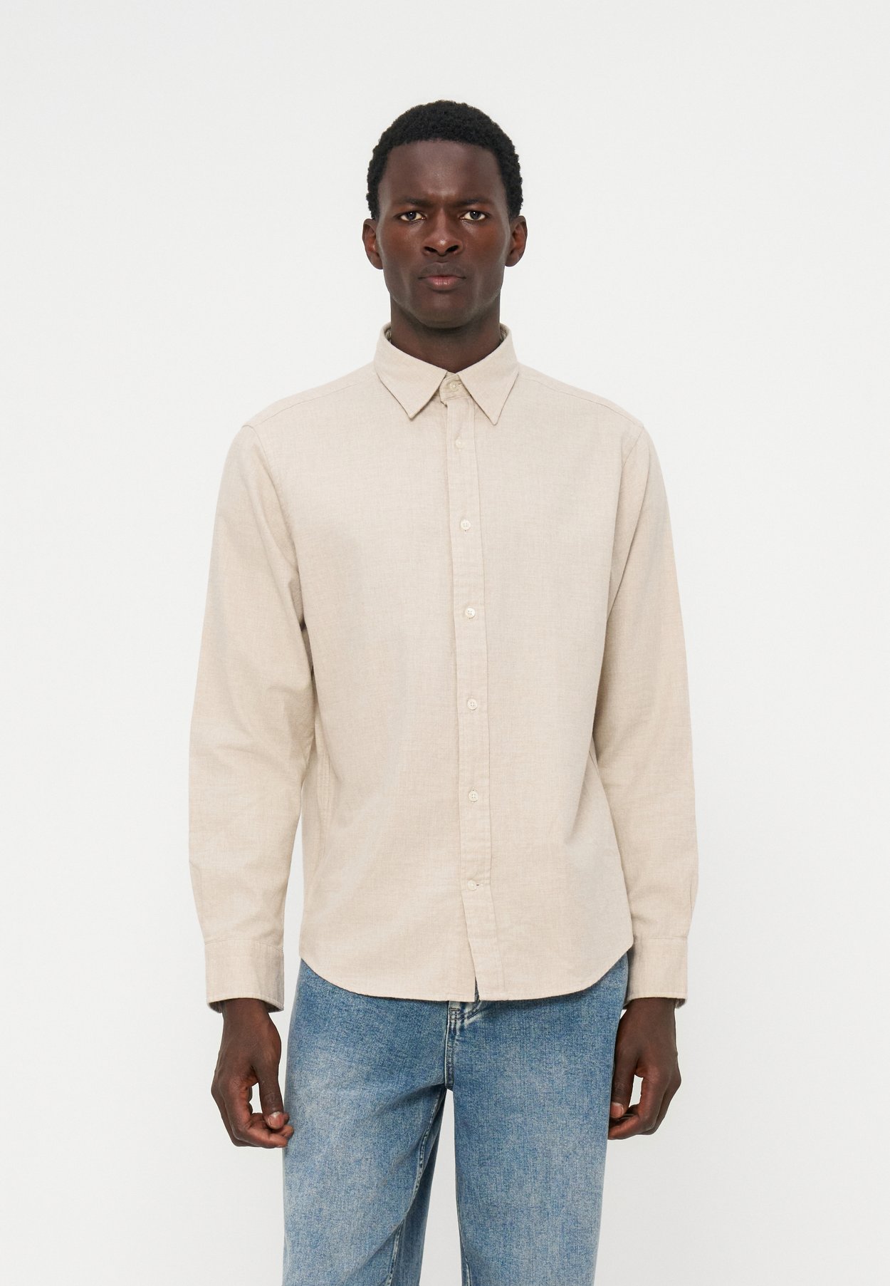 REGULAR FIT