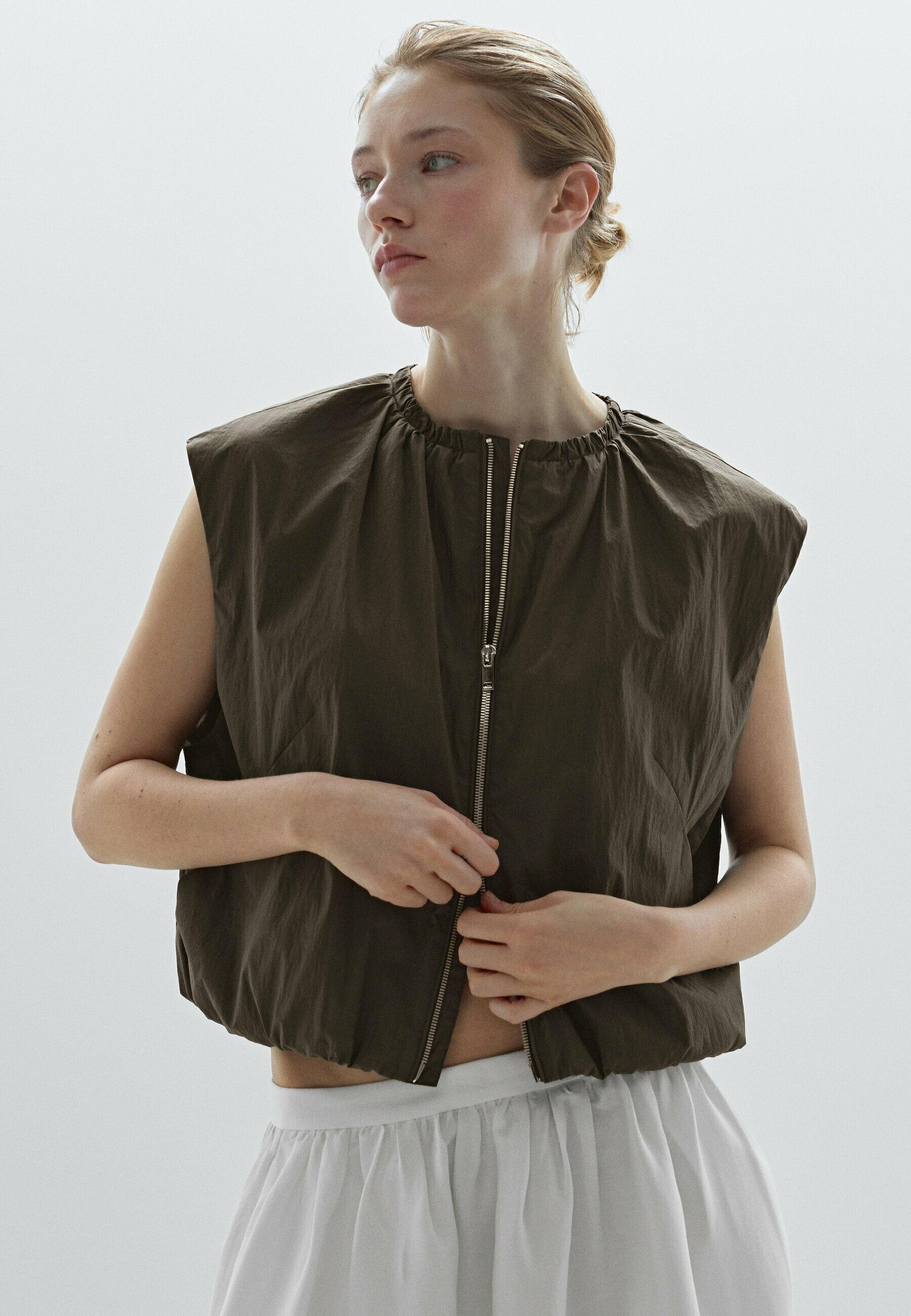 Massimo Dutti WITH RUFFLE DETAIL - Waistcoat - dark brown