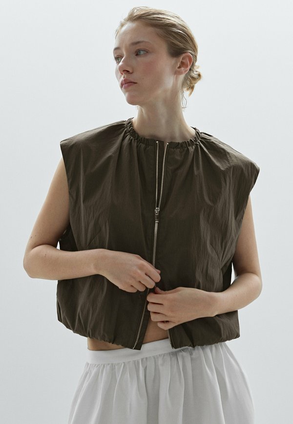 WITH RUFFLE DETAIL - Waistcoat