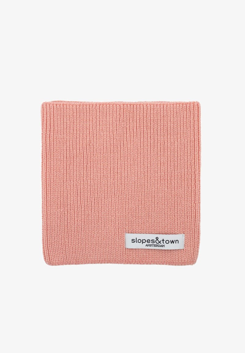 Beanie a maglia di colore rosa chiaro. Presenta una trama a coste e un'etichetta con il marchio "slopes&town". Materiale morbido ed elastico progettato per il calore.