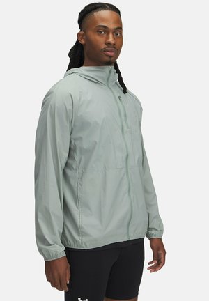 Under Armour LAUNCH LIGHTWEIGHT - Windbreaker - silica green