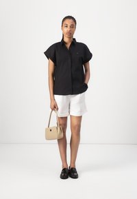Tommy Hilfiger MIX PLEATED  - Shorts - ivory petal