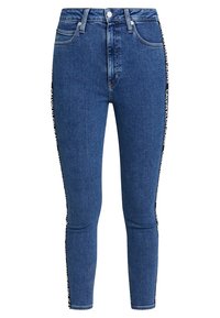 Jeans ajustados en denim azul oscuro con cintura alta, que presentan una línea lateral negra con texto del logo en blanco y cierre estándar de cremallera y bot�ón.