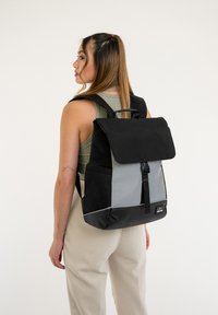 Johnny Urban FAHRRADTASCHE MIKA BIKE - Batoh - schwarz reflektierend