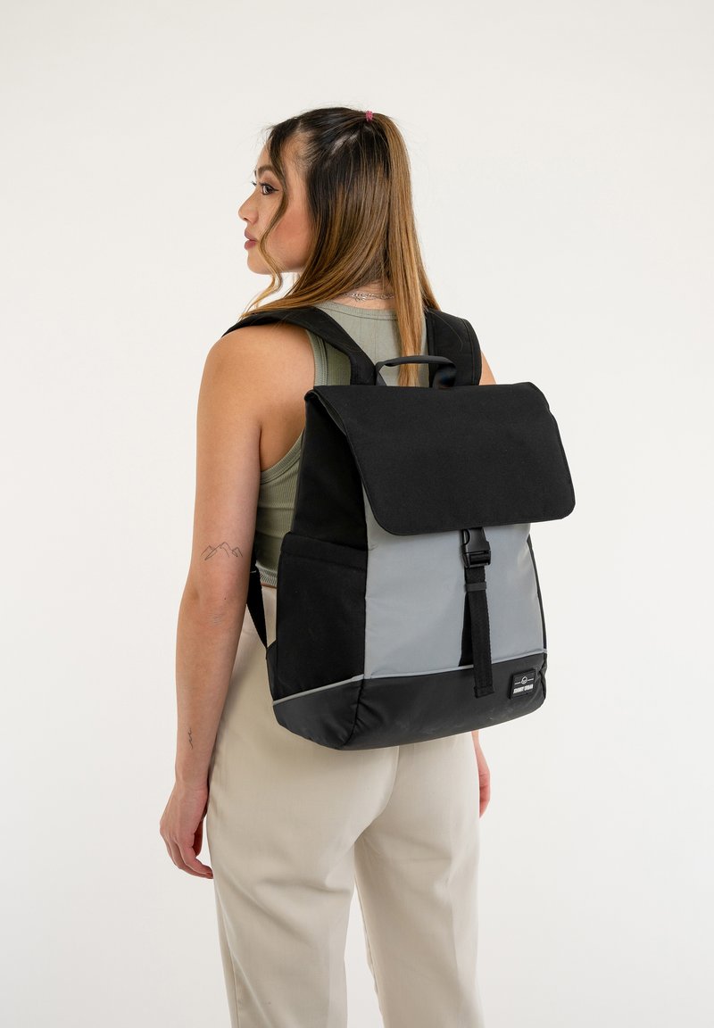 Johnny Urban FAHRRADTASCHE MIKA BIKE - Batoh - schwarz reflektierend