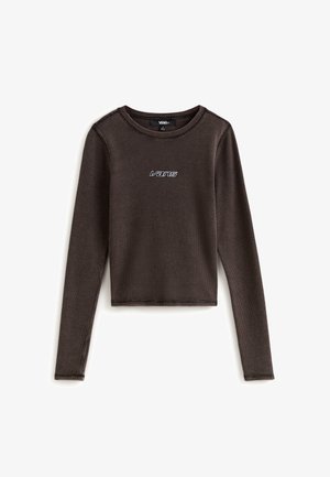 Bruine langelijf cropped ribbed top met een ronde hals, met een witte "Vans" logo op de borst. Textuurstof met een aansluitende pasvorm.