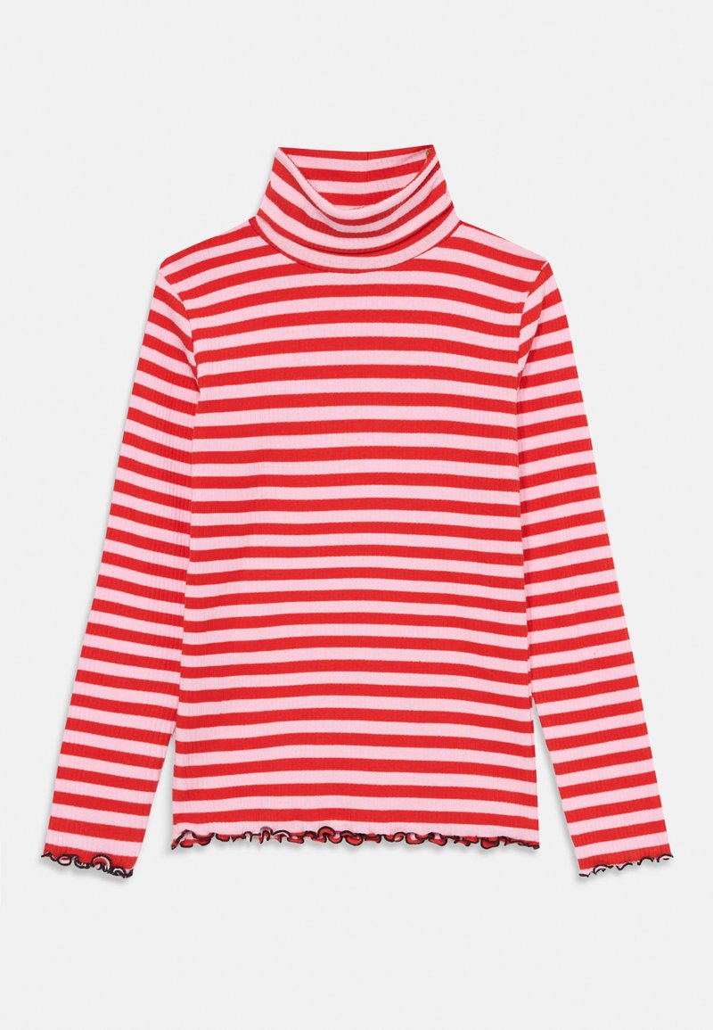 Gestreifter Rollkragenpullover in Rot und Pink mit gerippter Textur, ausgestattet mit einem rüschendekorierten schwarzen Saum und Bündchen. Lange Ärmel.