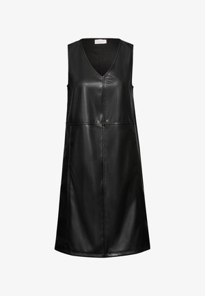 Robe noire sans manches avec un décolleté en V, fabriquée en simili cuir. Présente une coupe droite et des détails de coutures visibles à l'avant.