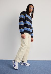 Obey Clothing HARDWORK - Blugi loose fit - unbleached