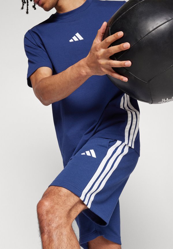 ESSENTIAL THREE STRIPES SHORT - Sports shorts2