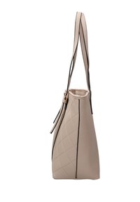 Borsa a tracolla beige trapuntata con una finitura testurizzata, caratterizzata da bordi neri e lunghe cinghie per la spalla, progettata in una forma affusolata.