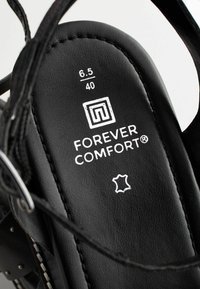 Next FOREVER COMFORT.  - REGULAR FIT - Korkeakorkoiset sandaalit - black