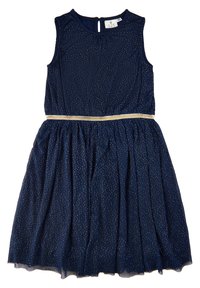 Námořnická modrá bezramínková šatová šaty se staženým pasem, zdobené zlatými tečkami. Obsahuje zlatý pásek a knoflíkovou légu na zadní straně.