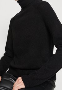 Pieces Stickad tröja - black