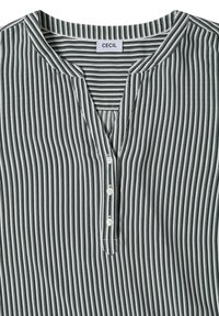 Chemise à col avec des rayures verticales noires et blanches, présentant une patte de boutonnage partielle avec trois boutons blancs et une étiquette indiquant "CECIL."