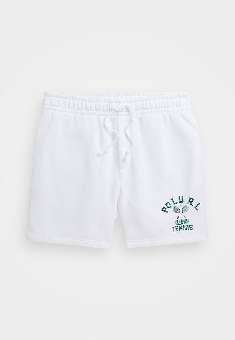 Shorts à taille élastique blanche avec cordon de serrage, poches avant, et texte vert "Polo RL 67 Tennis" avec raquettes de tennis croisées sur la jambe gauche.