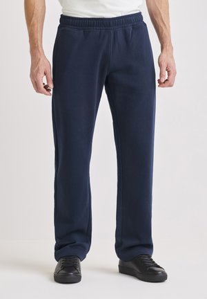 COMFORTABLE WITH BACK POCKETS - Träningsbyxor - navy