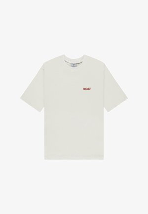 Tričko s krátkym rukávom a okrúhlym výstrihom v svetlom béžovom bavlnenom materiáli, s červeným potlačou "POCKIES" na prednej ľavej strane. Hladká textura.