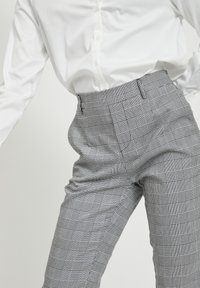 Object OBJLISA SLIM PANT - Calças - gardenia/black
