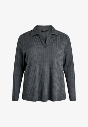 Šedý svetr s dlouhým rukávem a límečkem, s texturovaným vzorem pletené kabelky a volným střihem, vyrobený z měkké látky.