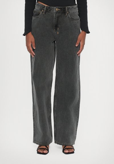 Lette sorte denimjeans med en afslappet, bred benpasform, der har kobberstikninger, fem lommer og minimale udsmykninger.