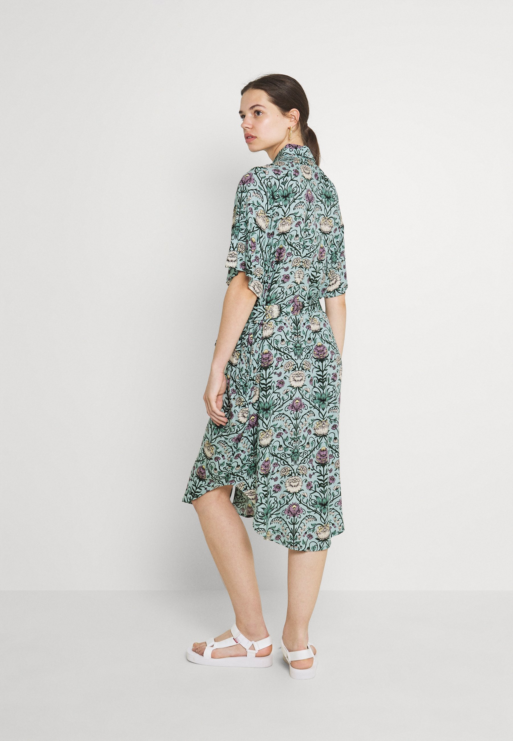 monki robe chemise