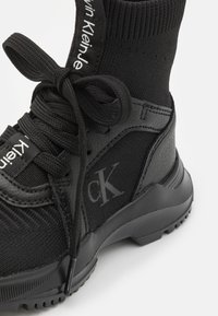 Calvin Klein Jeans UNISEX - Höga sneakers - black