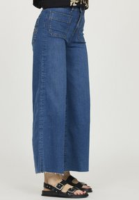 Lee Cooper JOULIA - Jean flare - bleu clair