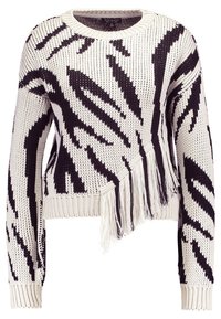 Pletený svetr s vzorem tygřích pruhů v černé a bílé barvě, zkrácený střih, třásně na lemu a kulatý výstřih. Texturovaná tkanina.