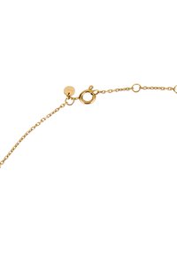 Gouden schakelarmband met een ronde sluiting en een klein label. De schakels zijn fijn en symmetrisch, met een glanzende, gepolijste afwerking.