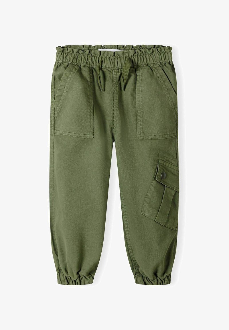 Olijfgroene cargobroek met een elastische tailleband, verstelbaar trekkoord, meerdere zakken en taps toelopende boorden bij de enkels.