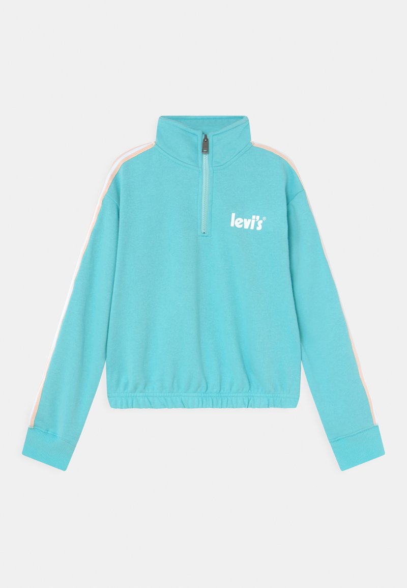 Sweatshirt azul claro com gola alta e fecho de correr, apresentando o logo branco da Levi's, bainha elástica e riscas cor de pêssego em contraste nas mangas.