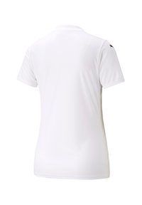 Polo shirt blanc à manches courtes, fabriqué en tissu lisse. Présente un col rabattu et un petit logo noir sur l'épaule gauche.