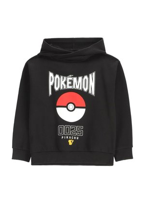 Czarna bluza z kapturem z grafiką białej i czerwonej Poké Ball, napisem „POKÉMON” powyżej oraz napisem „0025 PIKACHU” z małą żółtą sylwetką Pikachu poniżej.
