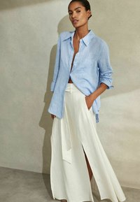 Reiss CAMPBELL LONG SLEEVE - Užsagstoma palaidinė - blue