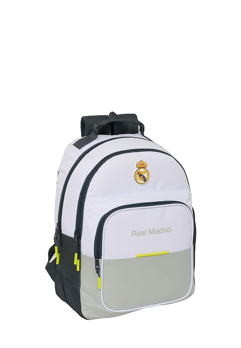 Zaino bianco e grigio con numerosi scomparti con zip, logo del Real Madrid sulla parte superiore e testo "Real Madrid" sulla tasca anteriore.