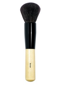 Bronzerkwast met een zwarte, glanzende handgreep en een lichte houtachtige basis. De kwastkop is dicht, rond en gemaakt van zachte vezels.