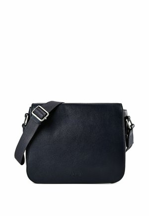 Sac bandoulière en cuir noir avec une sangle large en tissu réglable et une boucle métallique argentée, design simple, forme rectangulaire.