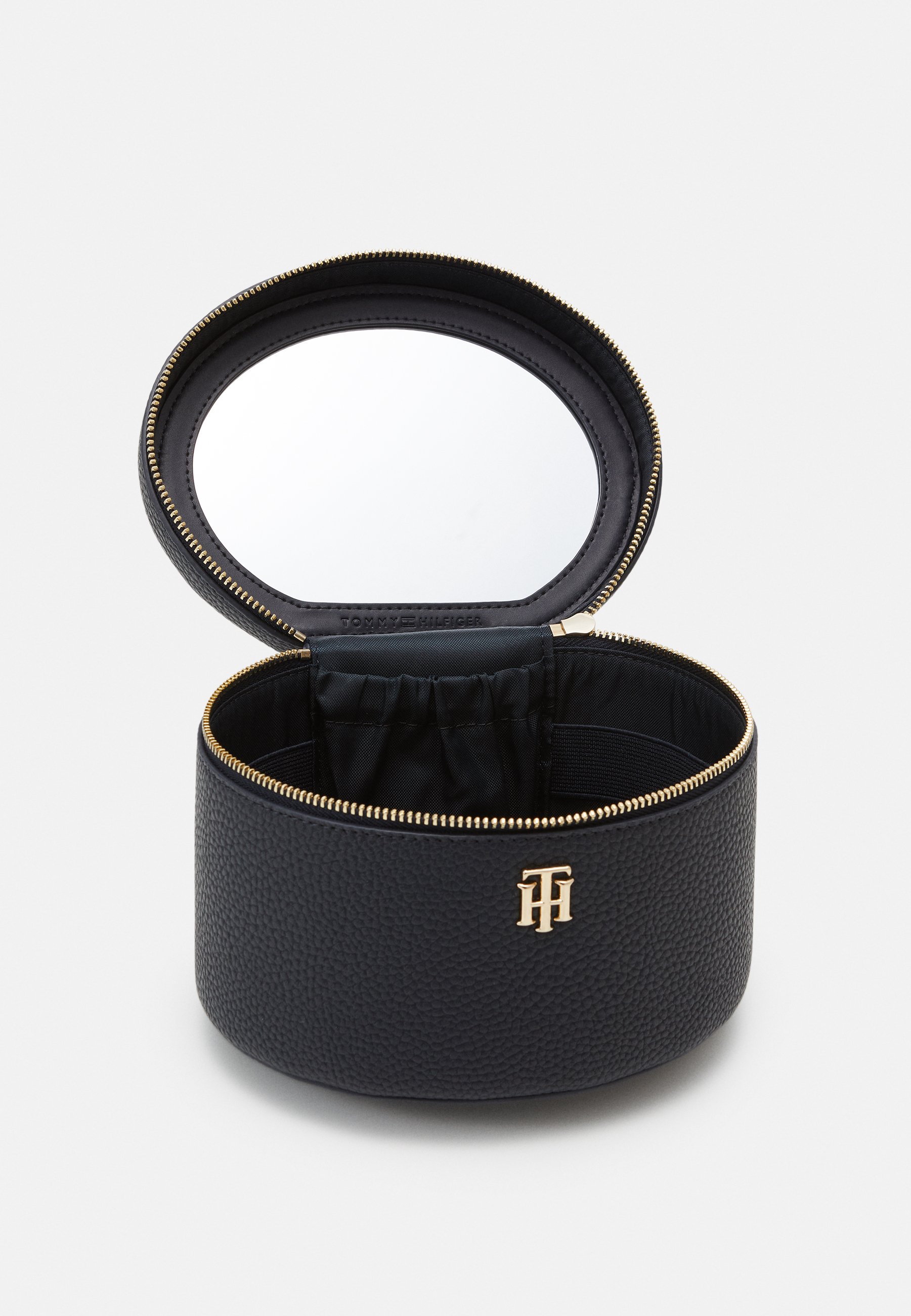 tommy hilfiger vanity case