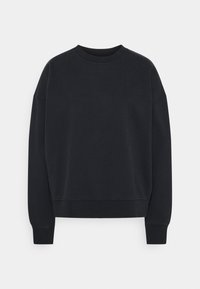 Czarny sweatshirt z okrągłym dekoltem i długimi rękawami, z subtelnym haftem logo na górnej lewej części klatki piersiowej, wyeksponowany na jednolitym białym tle.