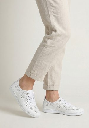 Volnočasové šněrovací boty - white