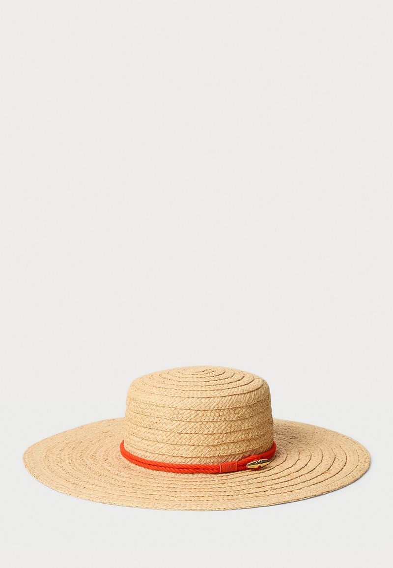 Καπέλο από ψάθα με φαρδιά χείλη και επίπεδη κορυφή, με υφή σε φυσικό χρώμα και πορτοκαλί πλεχτό λωρίδα. Κυκλικό σχήμα με λείο φινίρισμα.