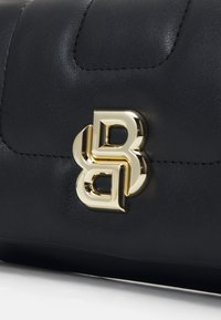 BOSS ICON - Listová kabelka - black