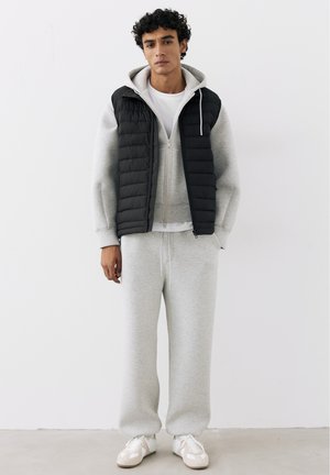 PULL&BEAR, QUILTED - GILET - Weste - black