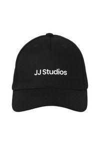 Schwarze Baseballmütze aus Stoff, mit einem gewölbten Schirm und weißem "JJ Studios"-Text auf der Vorderseite. Einfaches, strukturiertes Design.
