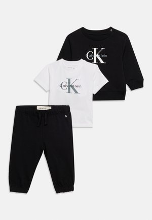 Drie-delige set voor peuters van Calvin Klein met een zwarte trui, een wit T-shirt met korte mouwen en logo, en zwarte broek met elastische taille.